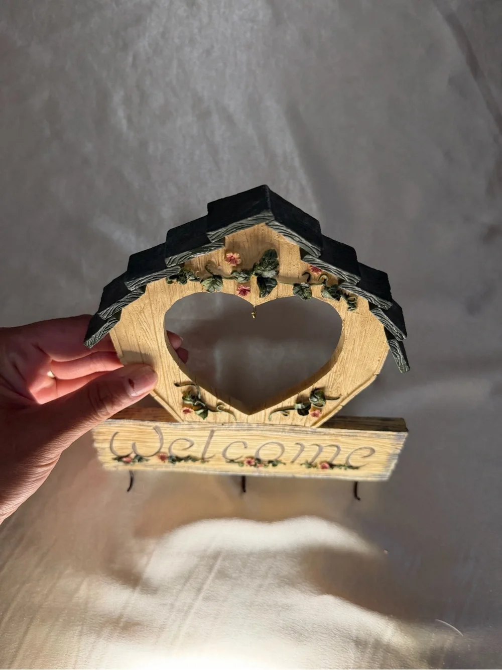 Vintage Floral Heart Welcome Wall Plaque with Three Hooks